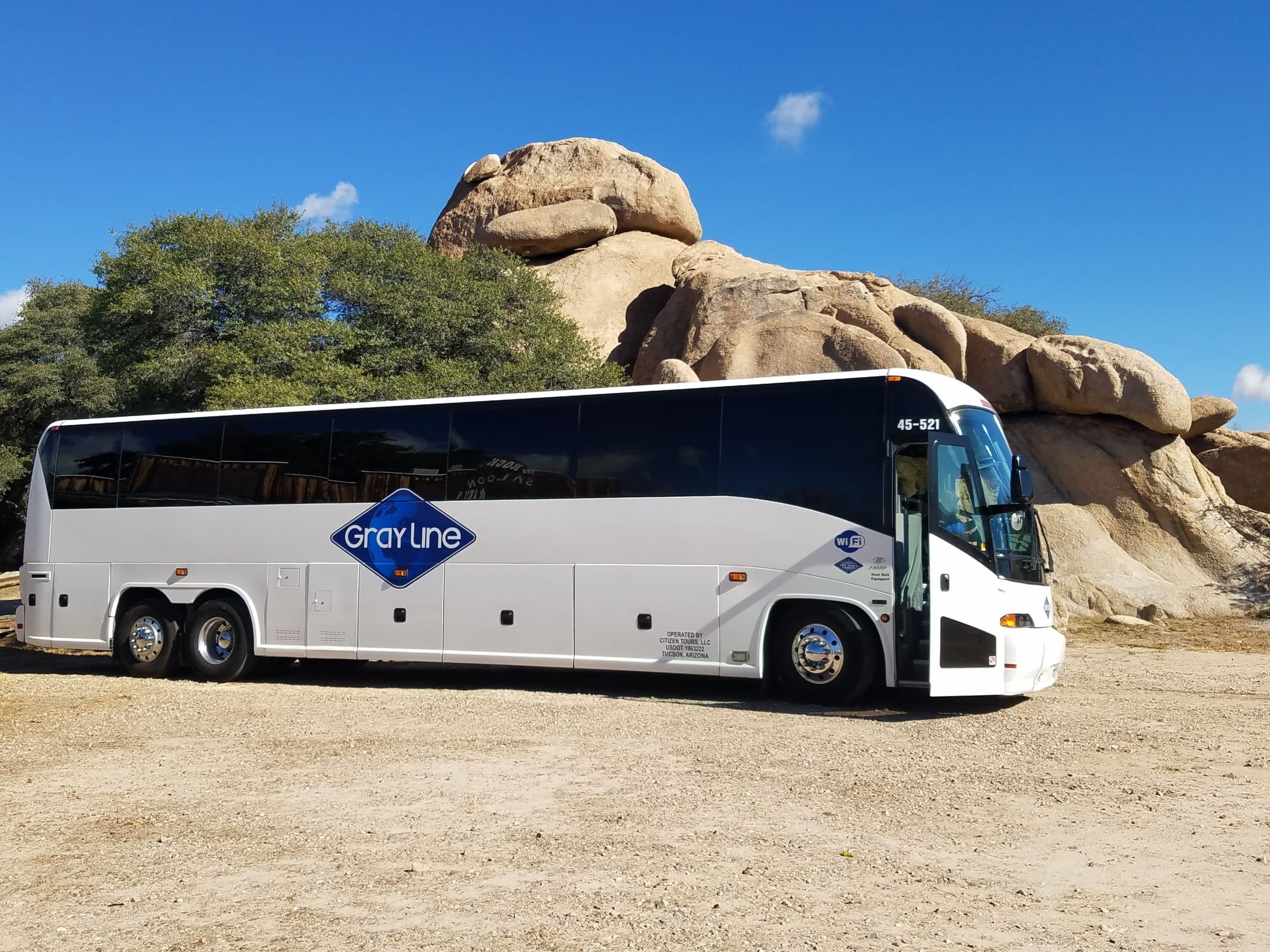 Top Features to Look for in a Corporate Bus Rental Service