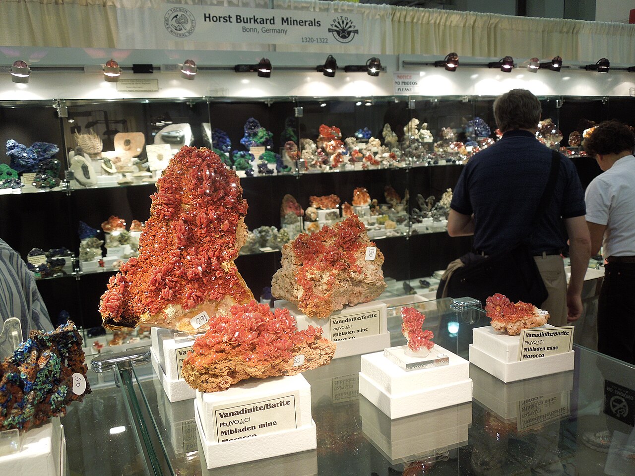 Attend the Tucson Gem & Mineral Show with Ease: Why Group Travel is the Way to Go